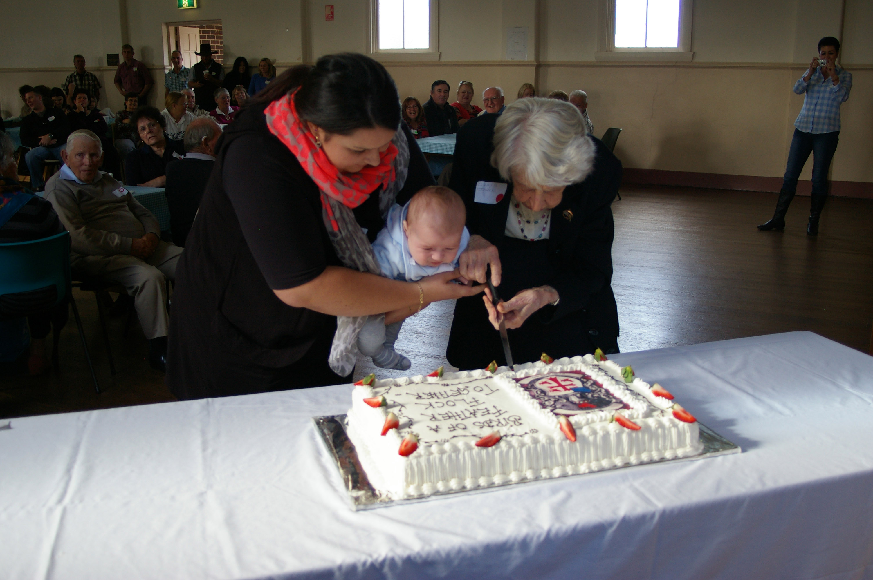Bird Reunion 2014 Oldest and Youngest Cutting the Cake